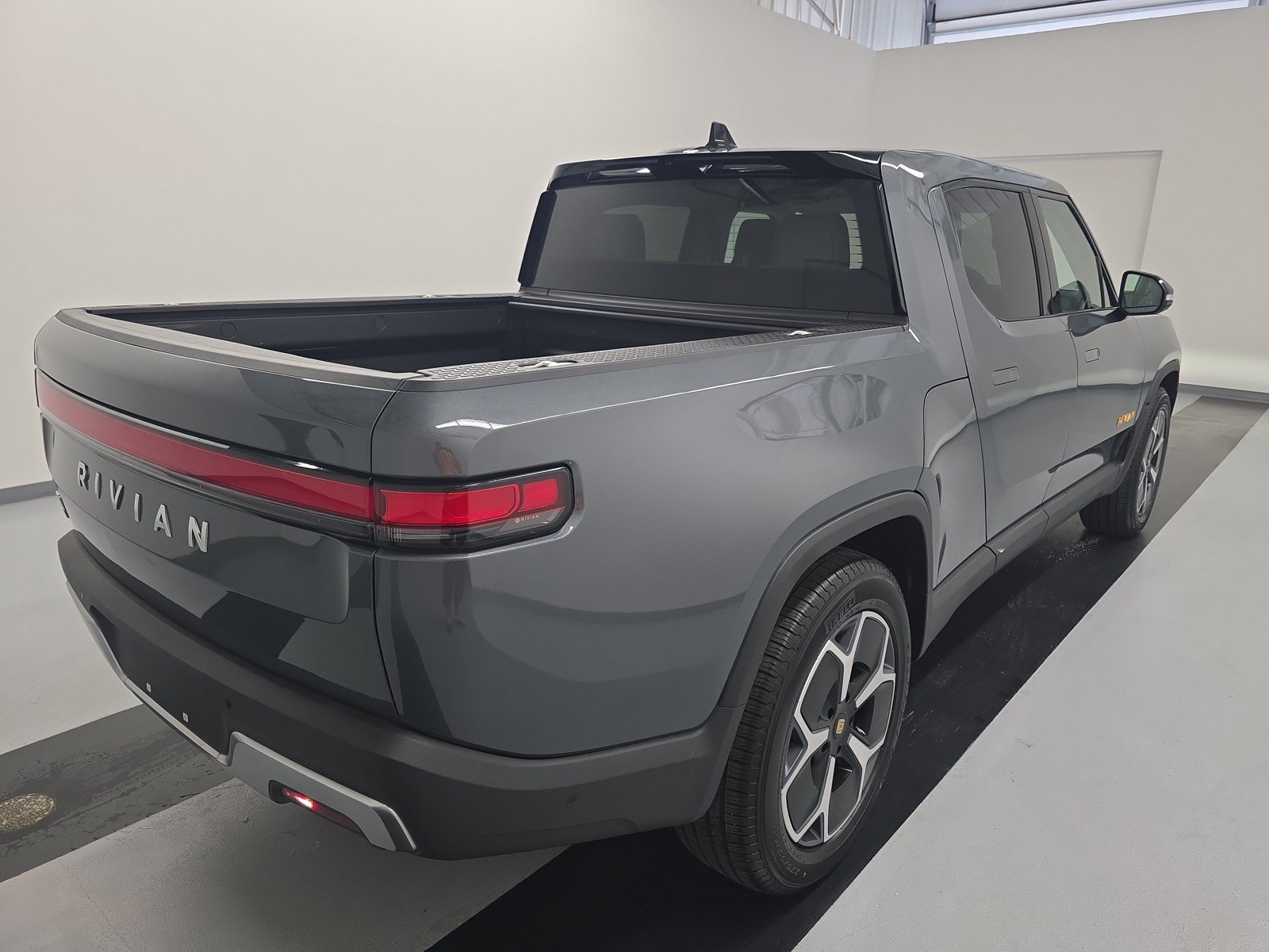 Used 2024 Rivian R1T Adventure AWD/4WD image 5