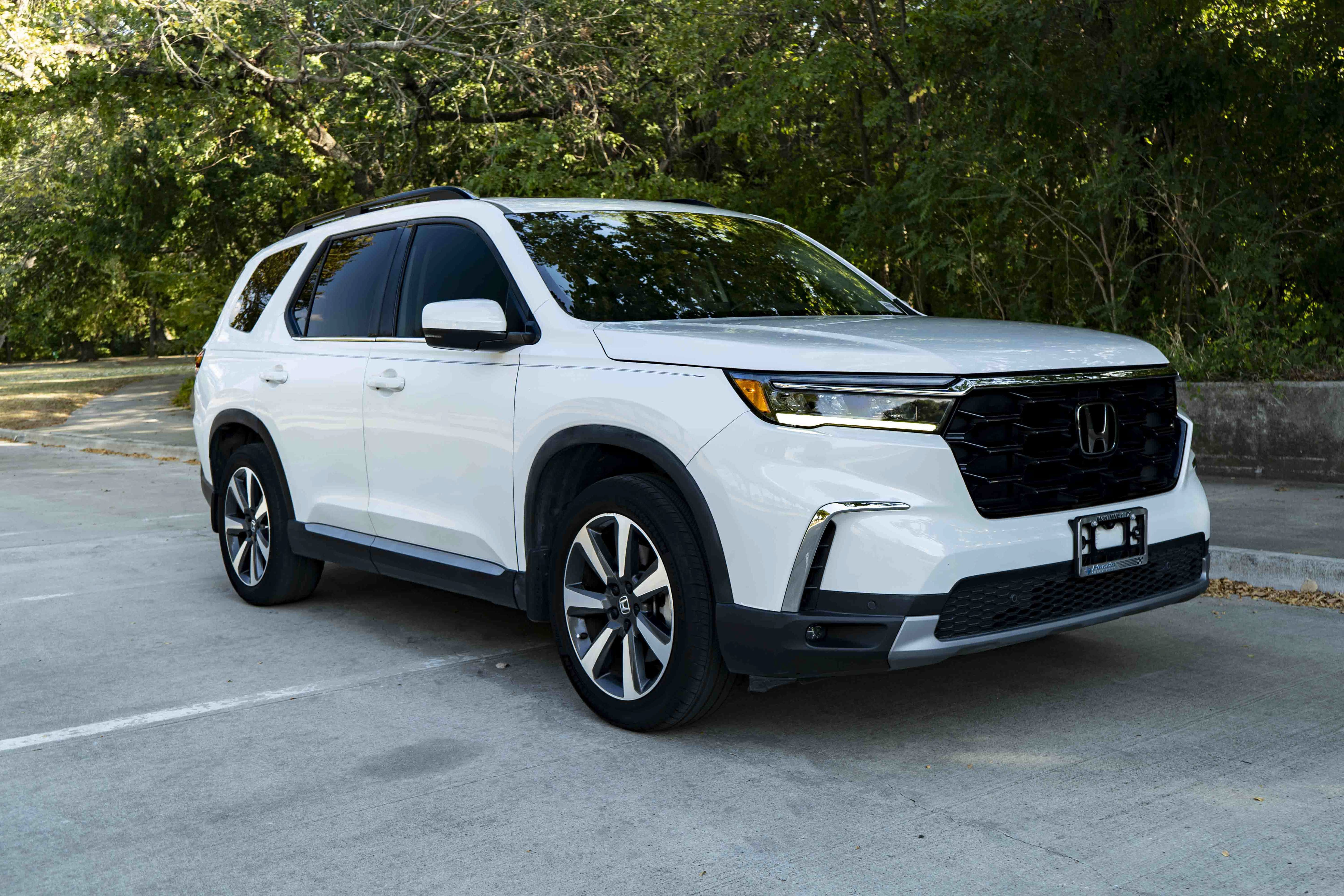 Used 2023 Honda Pilot Touring image 2