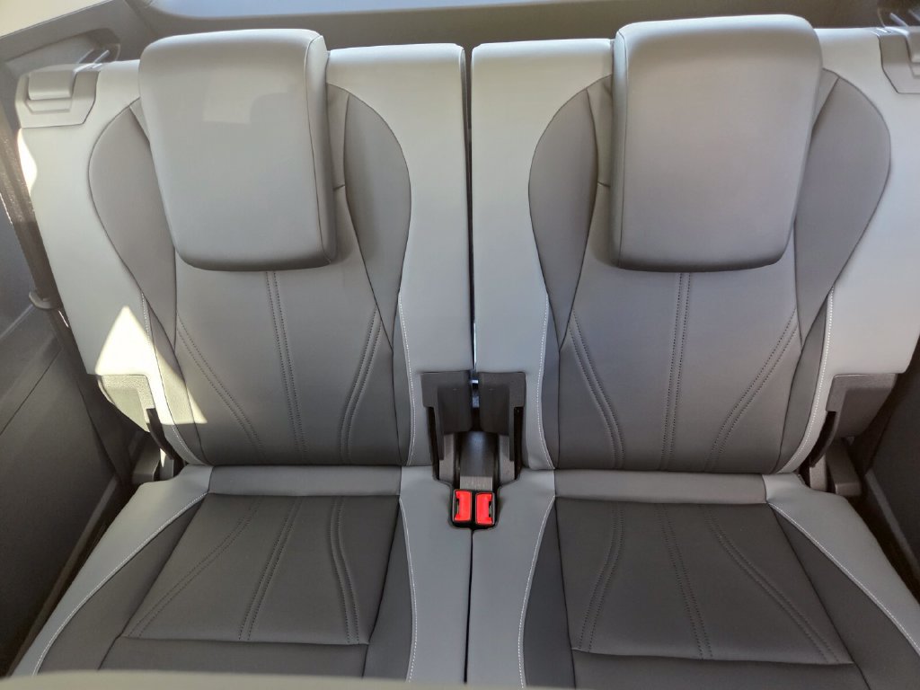 New 2027 Volkswagen Atlas SE FWD image 25