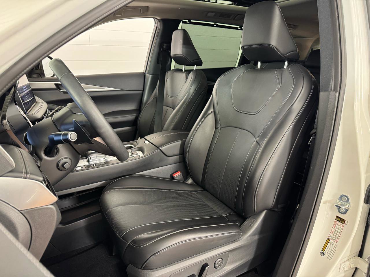 Used 2025 INFINITI QX60 Luxe AWD/4WD image 13
