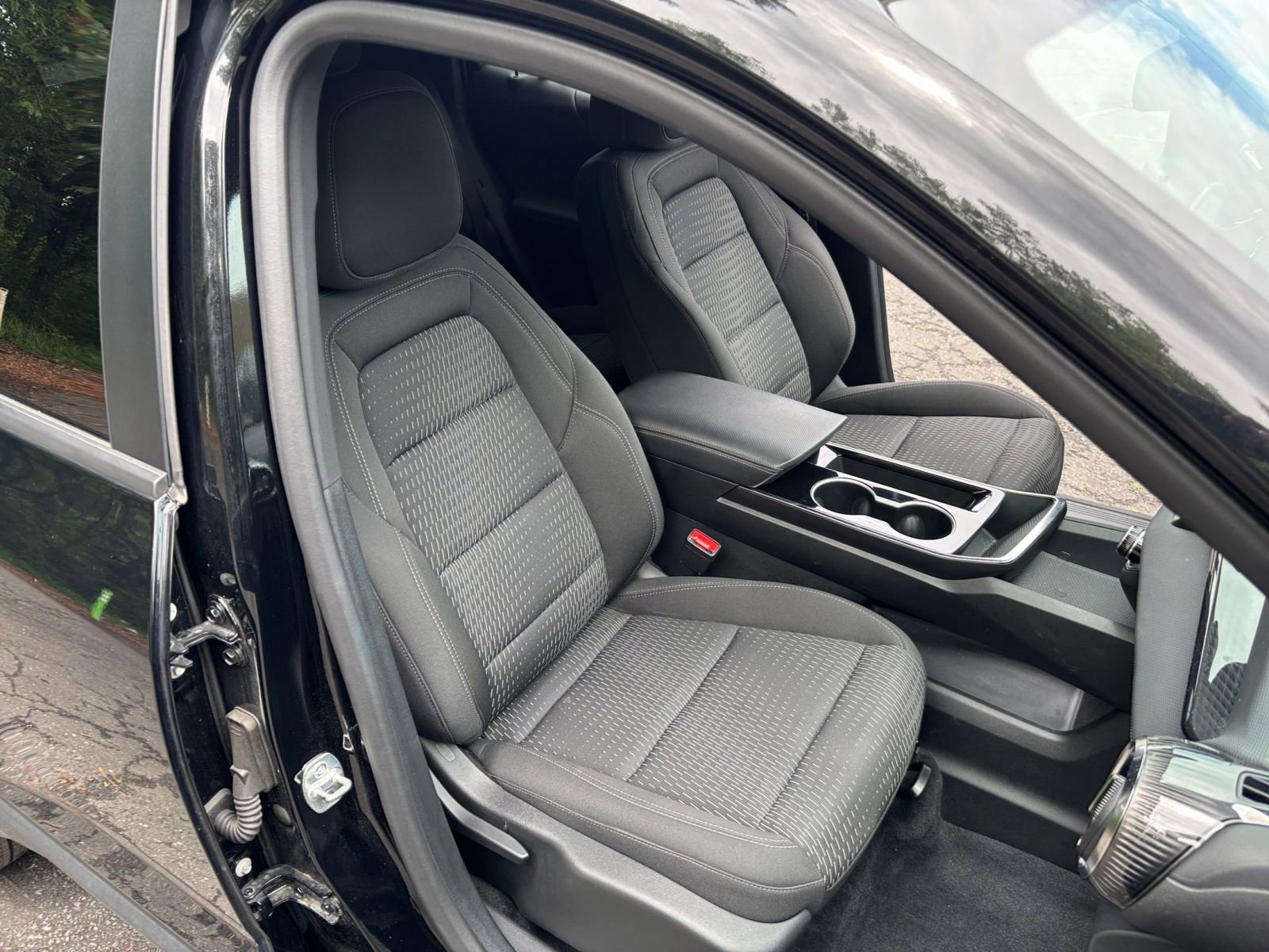 Used 2025 Chevrolet Equinox LT FWD image 36