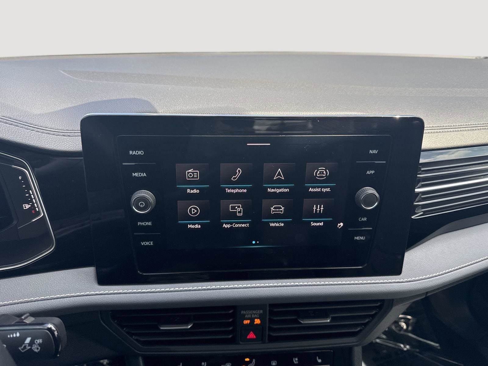 Used 2025 Volkswagen Jetta SEL image 15