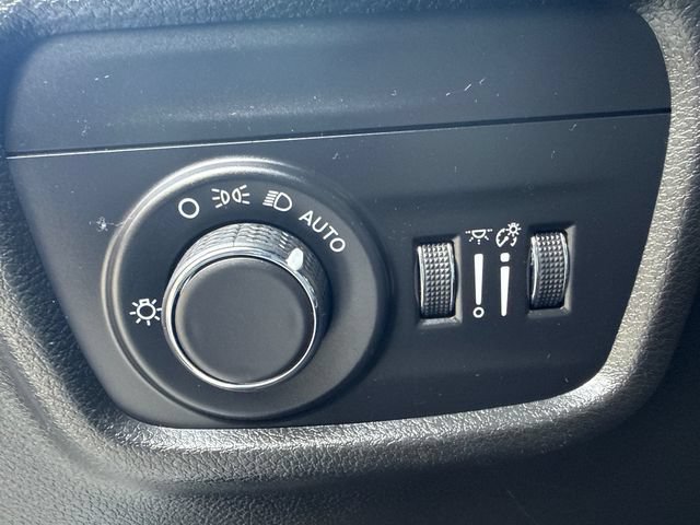 Used 2023 Jeep Grand Cherokee Altitude AWD/4WD image 24