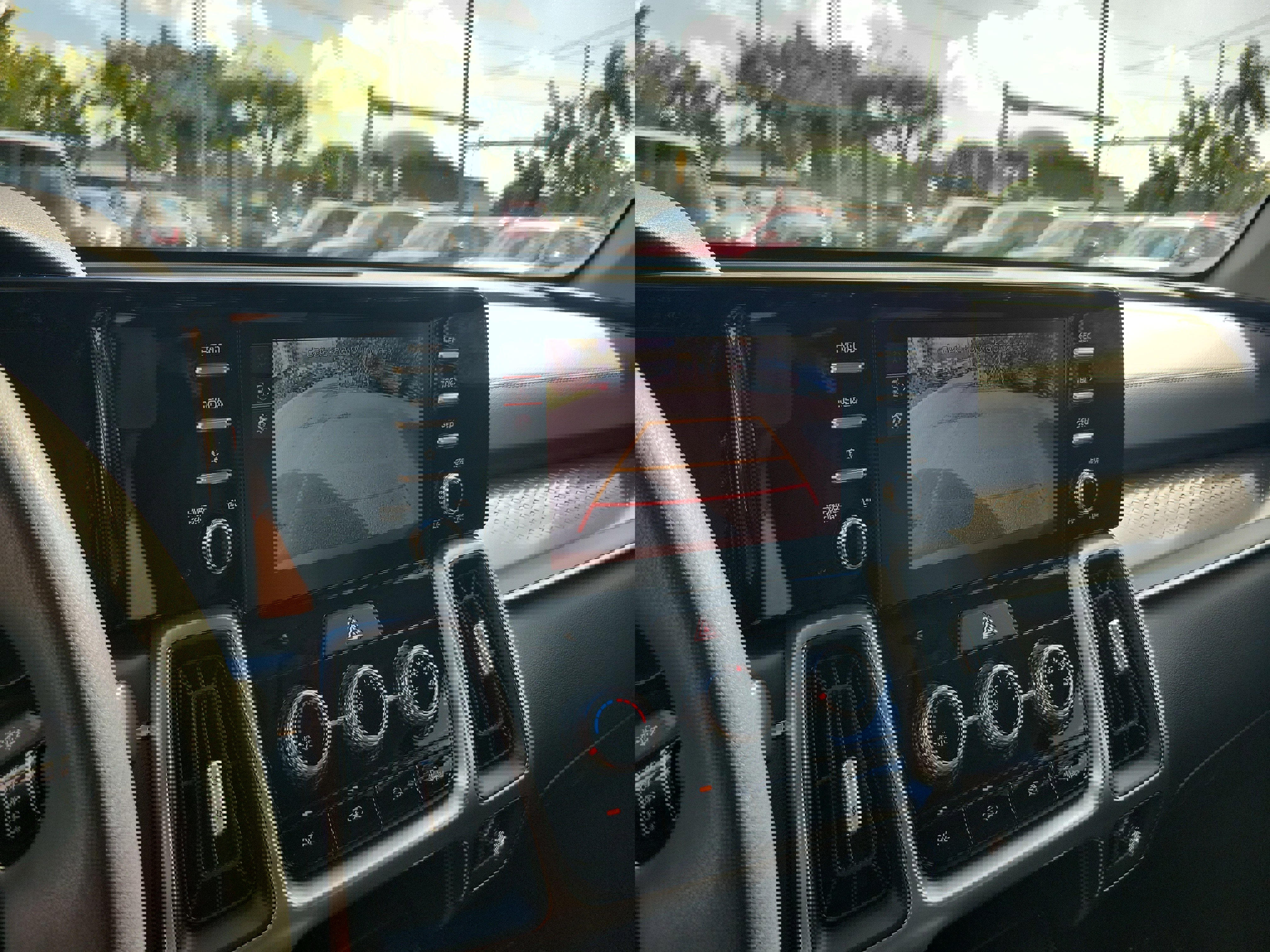 Used 2023 Kia Sorento LX image 17