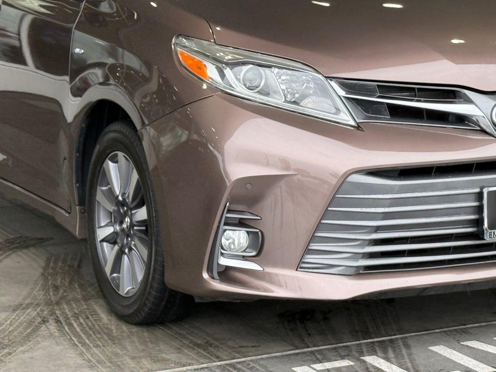 Used 2018 Toyota Sienna Limited Premium w/ Carpet Mat Package image 8