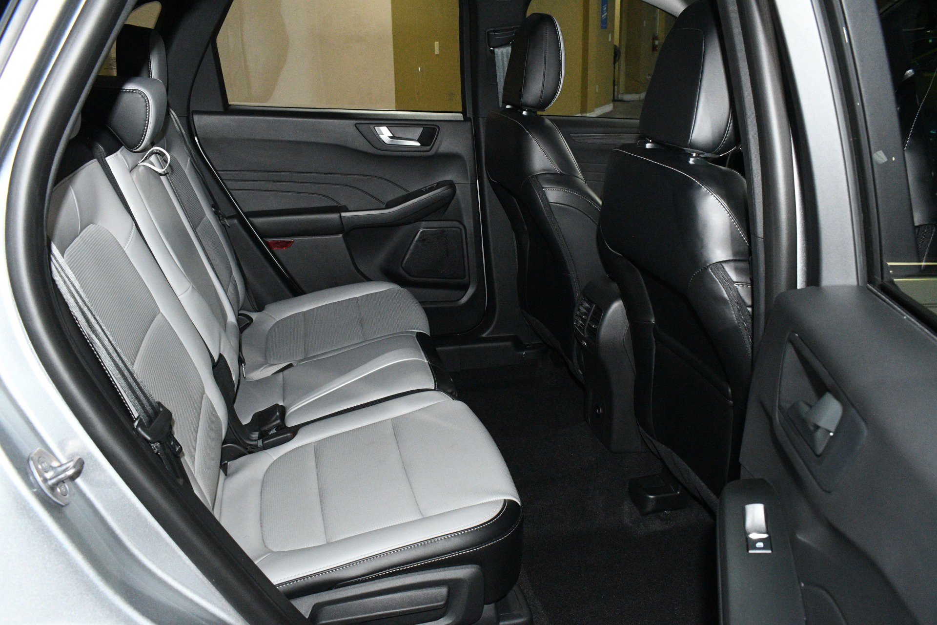 Used 2024 Ford Escape Platinum AWD/4WD image 50