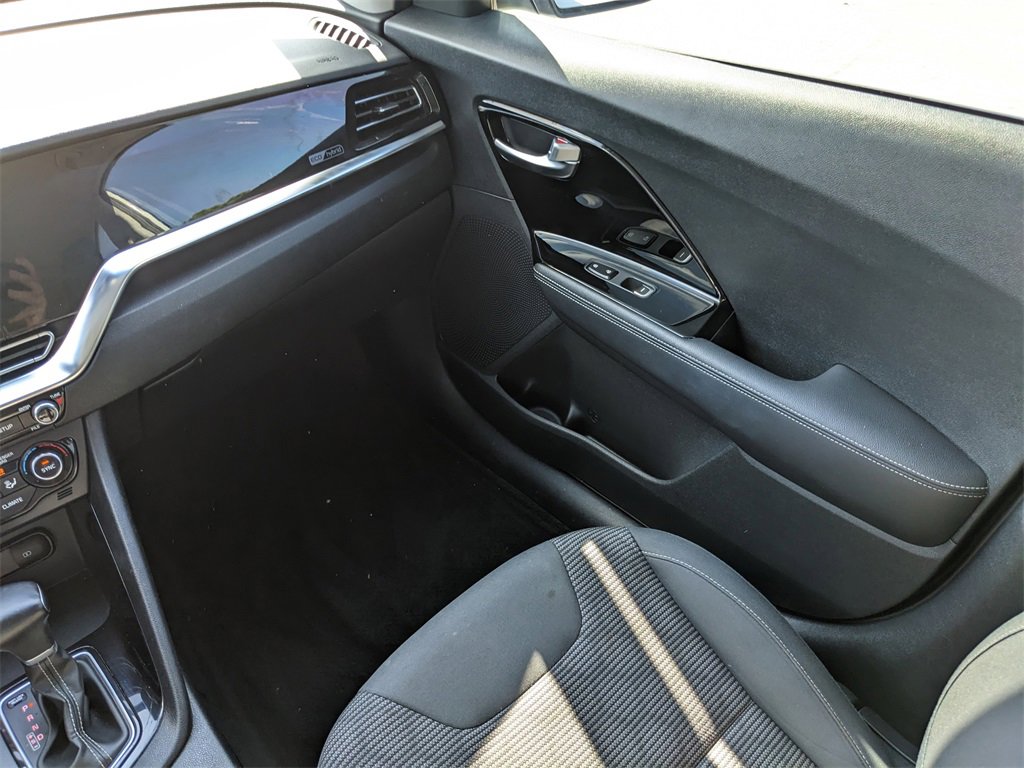 Certified 2022 Kia Niro LXS image 19
