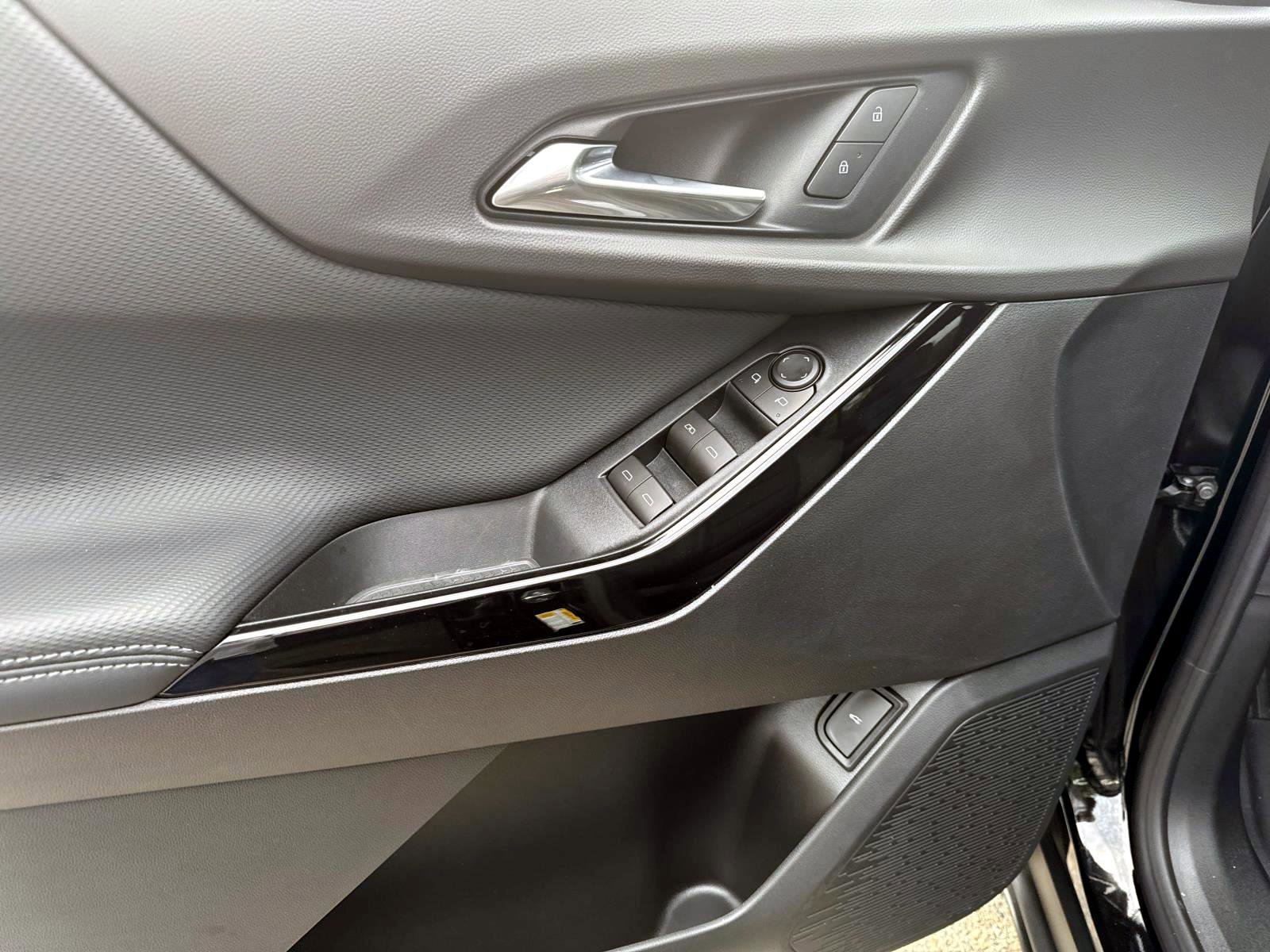 New 2026 Chevrolet Equinox LT w/ Convenience Package II image 14