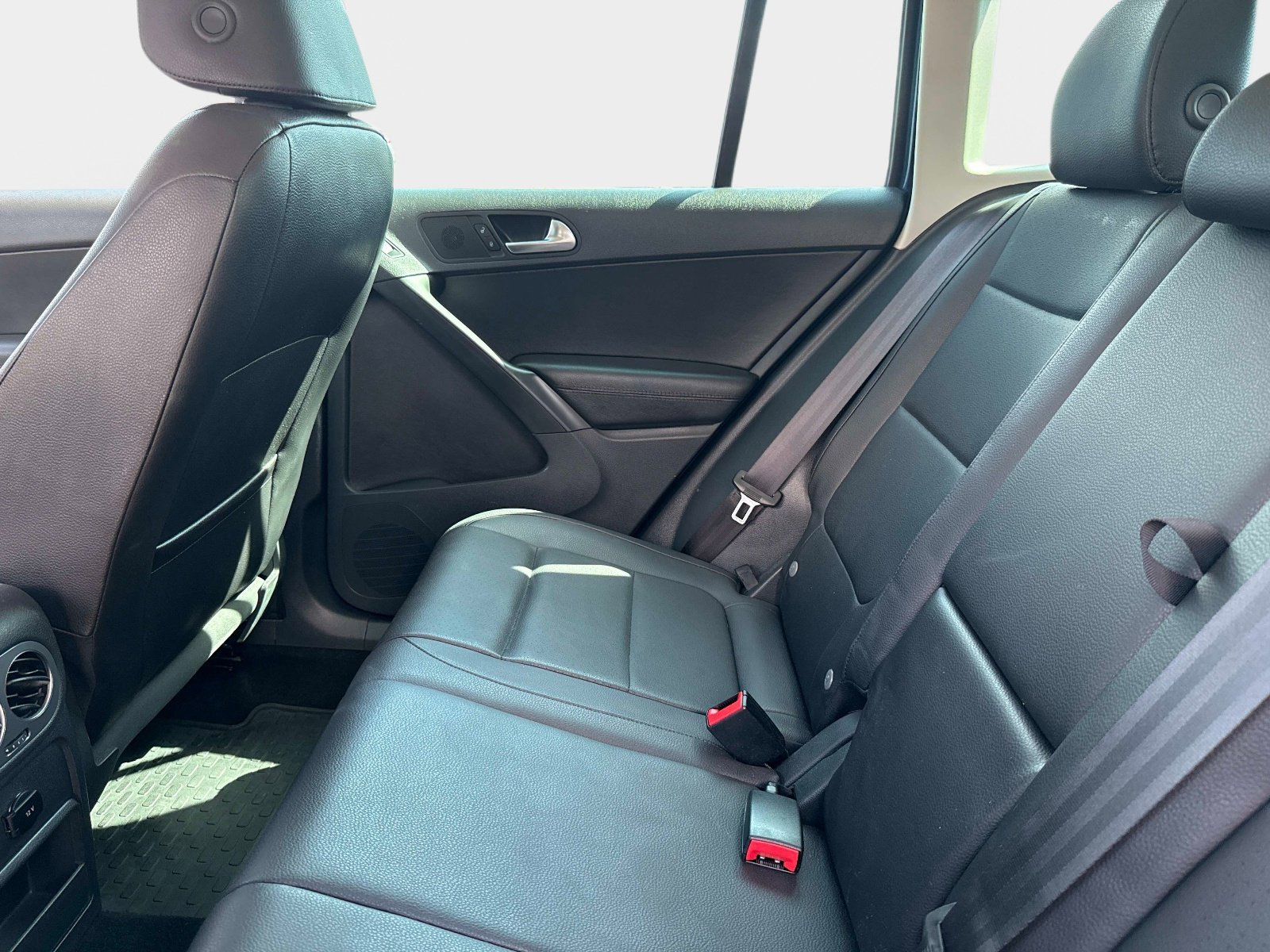 Used 2012 Volkswagen Tiguan LE FWD image 13