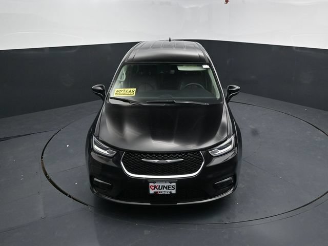 Used 2024 Chrysler Pacifica Touring-L FWD image 35