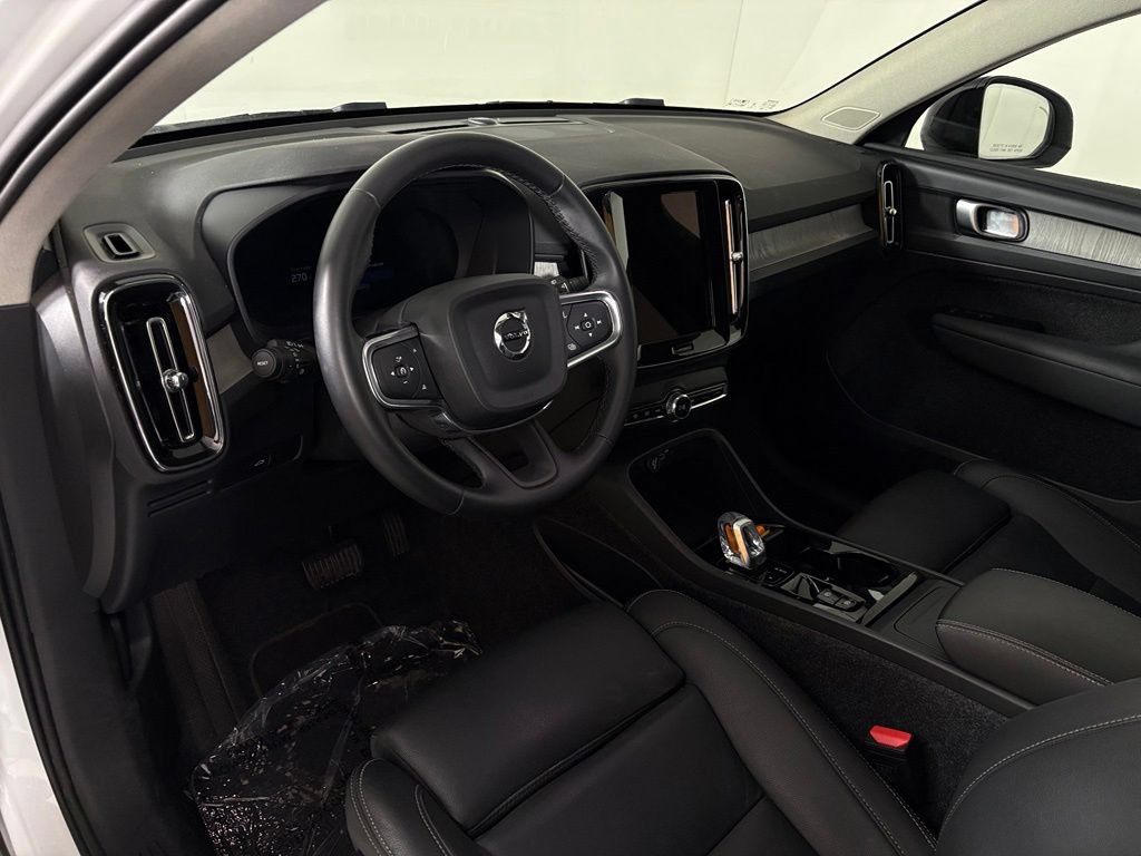 Used 2026 Volvo XC40 B5 Plus AWD/4WD image 17
