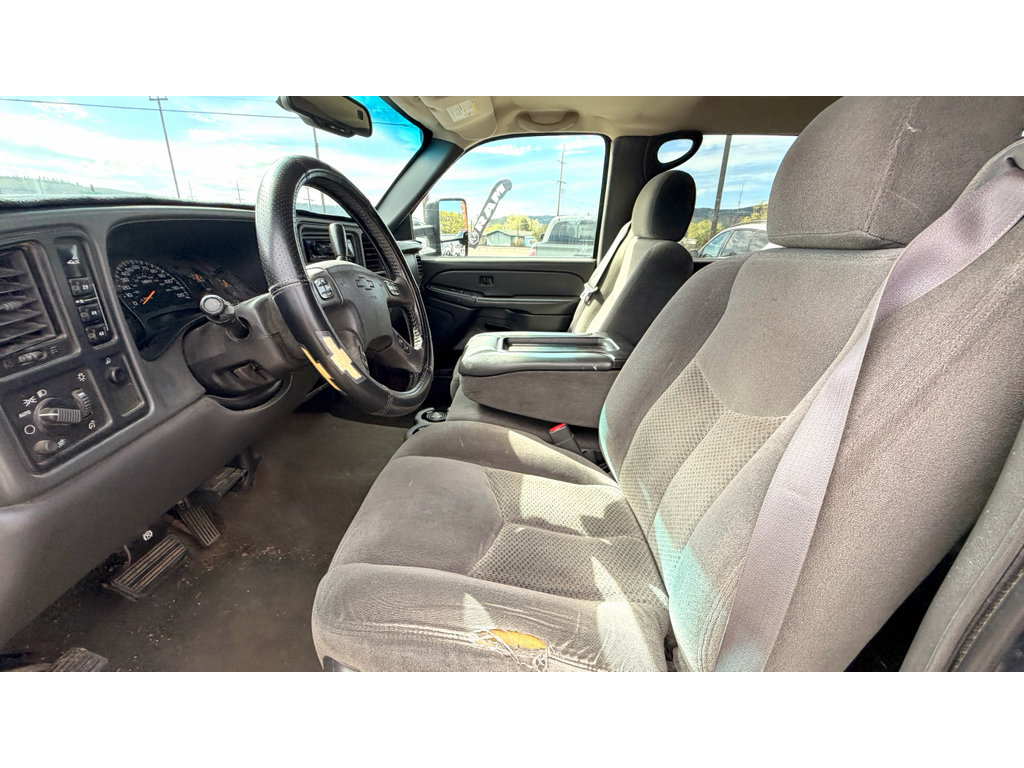 Used 2005 Chevrolet Silverado 2500 LS w/ Heavy-Duty Power Package AWD/4WD image 20