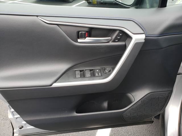 Used 2023 Toyota RAV4 XSE AWD/4WD image 11
