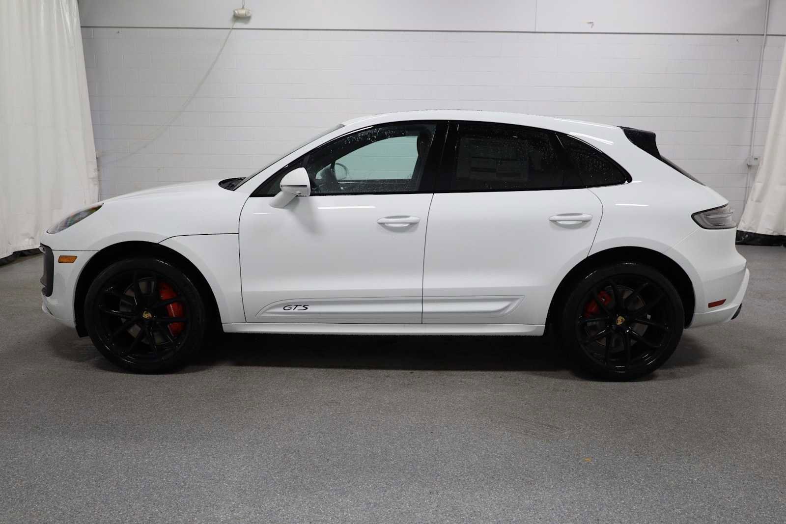 New 2026 Porsche Macan GTS image 2