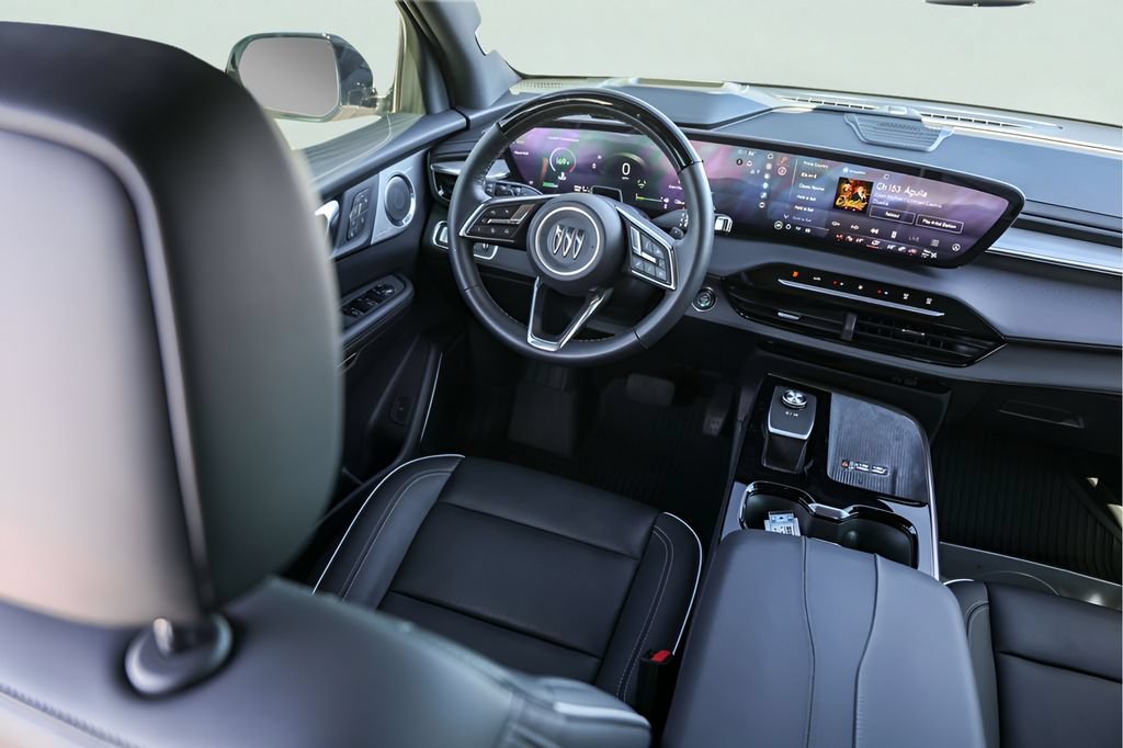 Used 2025 Buick Enclave Avenir w/ Super Cruise Package FWD image 30