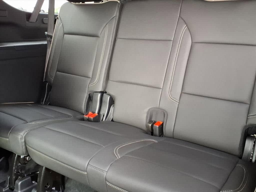 New 2026 Chevrolet Suburban Premier RWD image 19