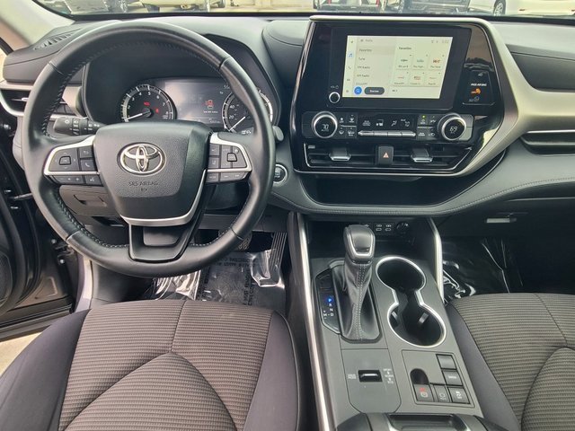 Used 2023 Toyota Highlander LE image 18