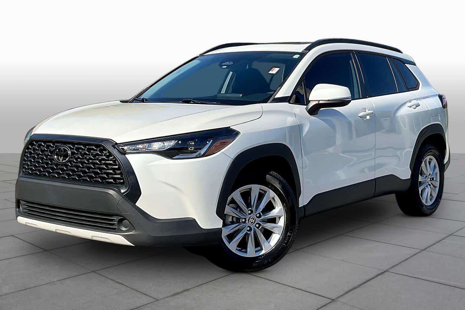 Used 2023 Toyota Corolla Cross LE w/ Moonroof Package FWD image 1
