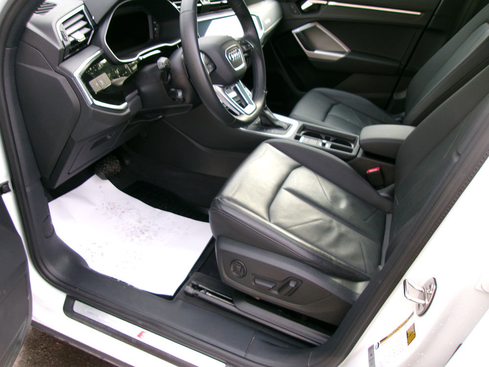 Used 2023 Audi Q3 2.0T Premium Plus w/ Premium Plus Package image 16