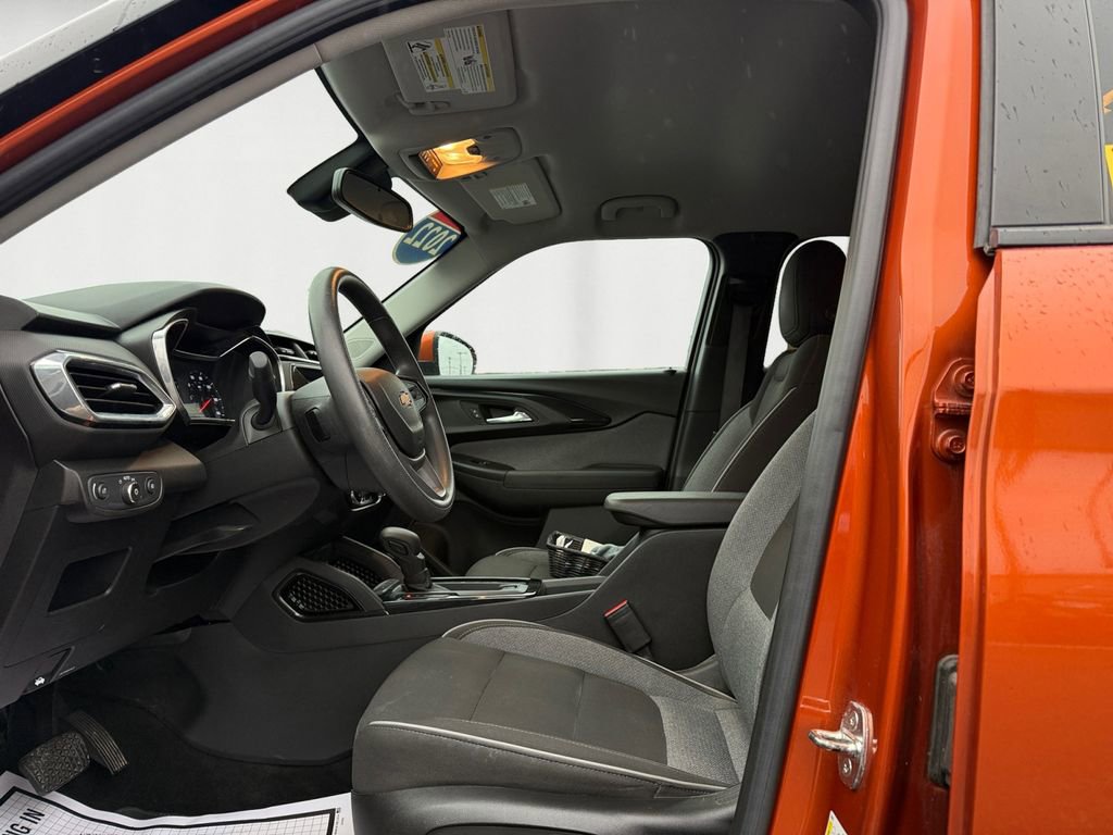 Used 2022 Chevrolet TrailBlazer LT w/ Convenience Package image 9