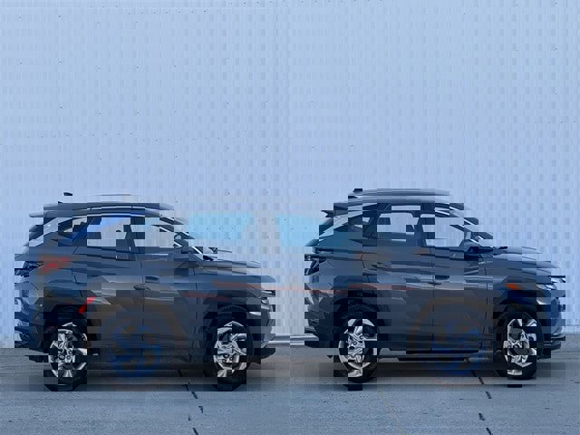 Used 2024 Hyundai Tucson SE image 3