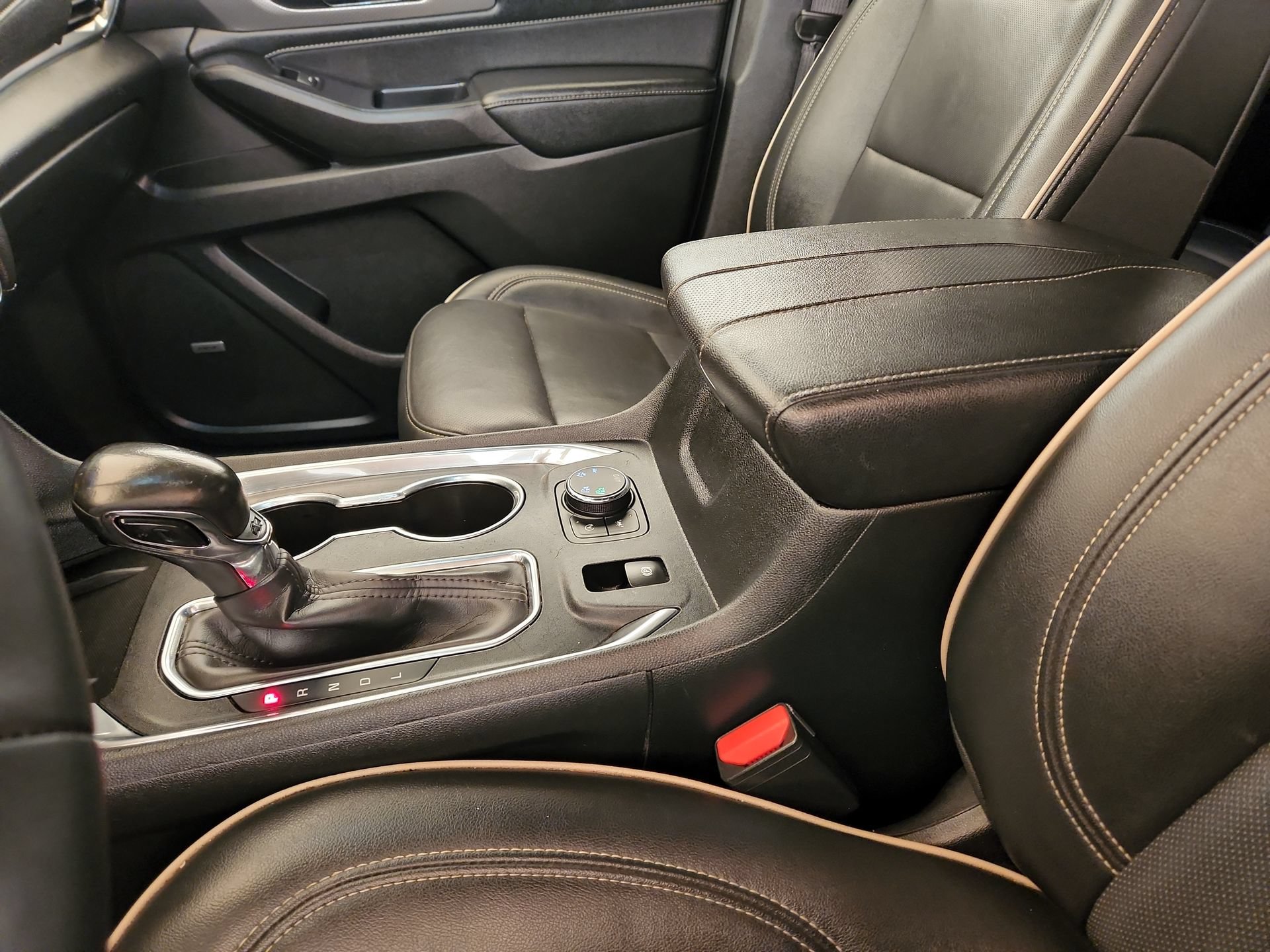 Used 2022 Chevrolet Traverse Premier AWD/4WD image 23