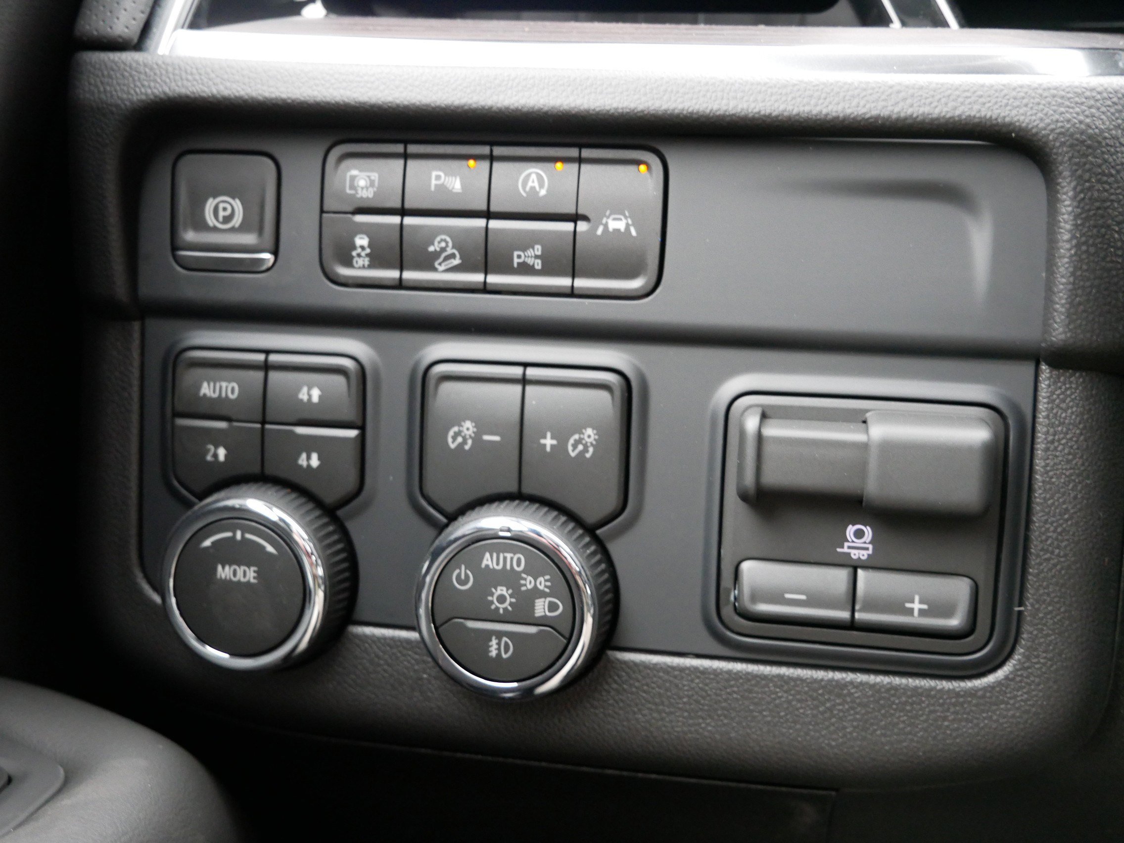 New 2026 Chevrolet Suburban Premier image 21