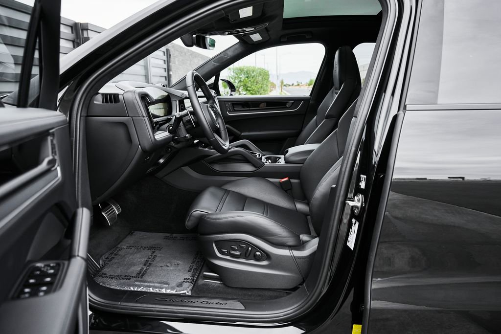 Used 2026 Porsche Cayenne Turbo image 33
