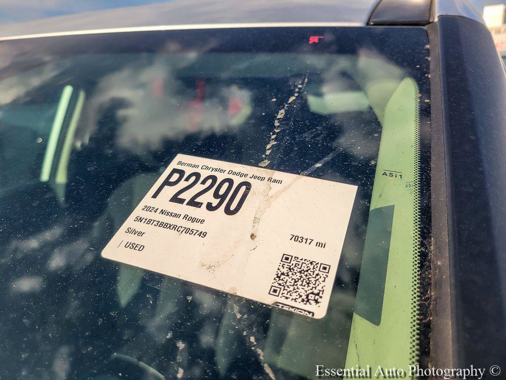 Used 2024 Nissan Rogue SV AWD/4WD image 32