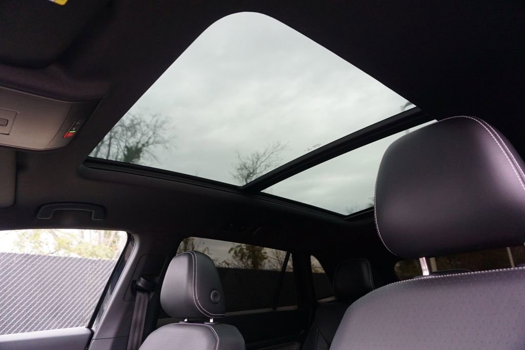 Used 2023 Volkswagen Atlas Cross Sport SEL R-Line image 12