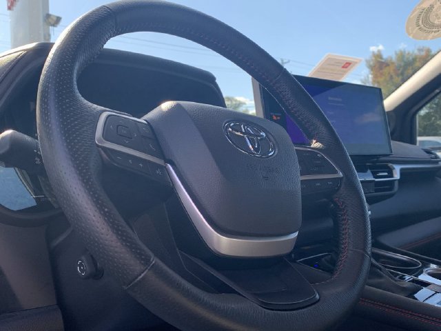 Certified 2025 Toyota Sienna XSE w/ XSE Premium Package AWD/4WD image 19