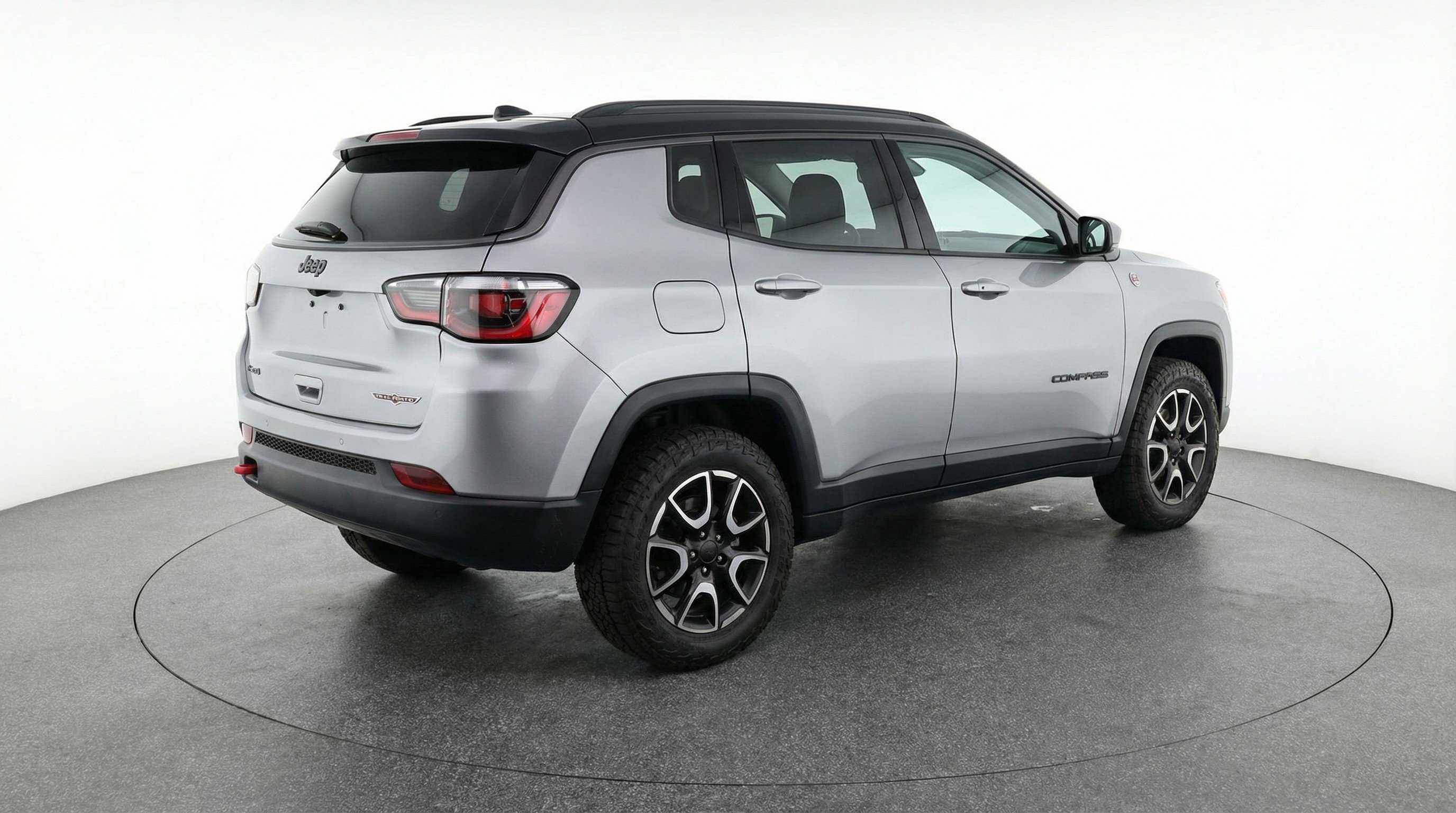 Used 2025 Jeep Compass Trailhawk AWD/4WD image 9