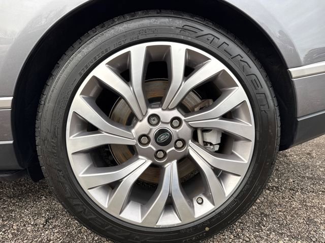 Used 2020 Land Rover Range Rover HSE image 28