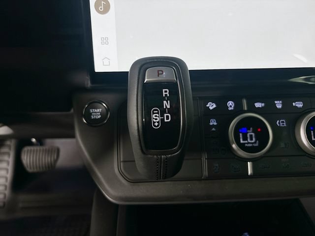 New 2026 Land Rover Defender 110 X-Dynamic SE AWD/4WD image 18