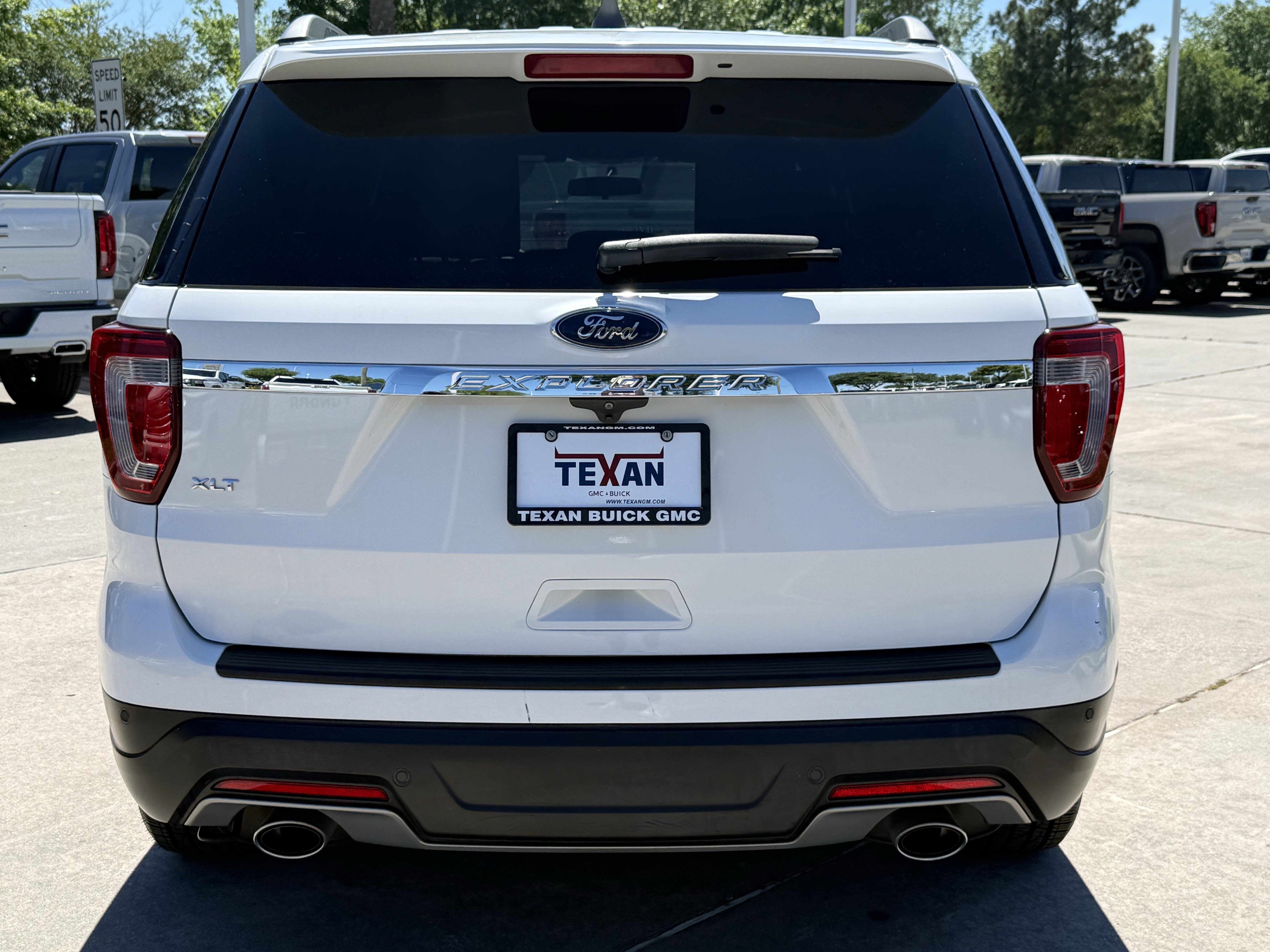 Used 2018 Ford Explorer XLT image 6