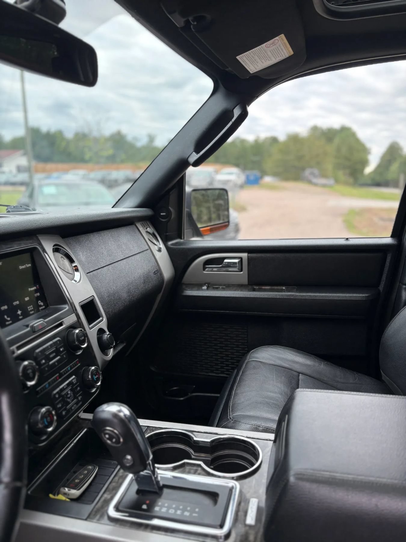 Used 2016 Ford Expedition Limited w/ Equipment Group 301A AWD/4WD image 14