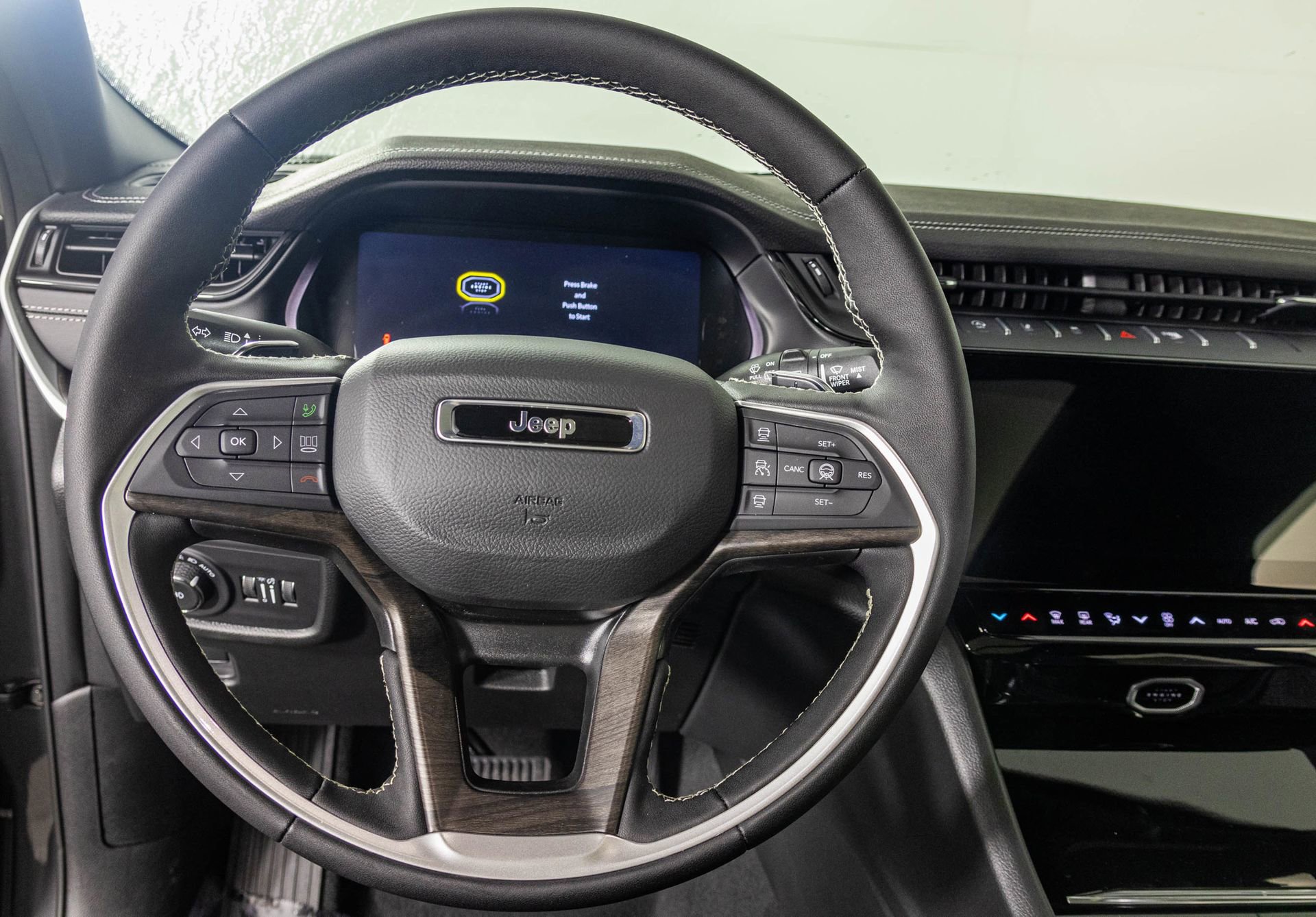 New 2026 Jeep Grand Cherokee L Limited AWD/4WD image 30