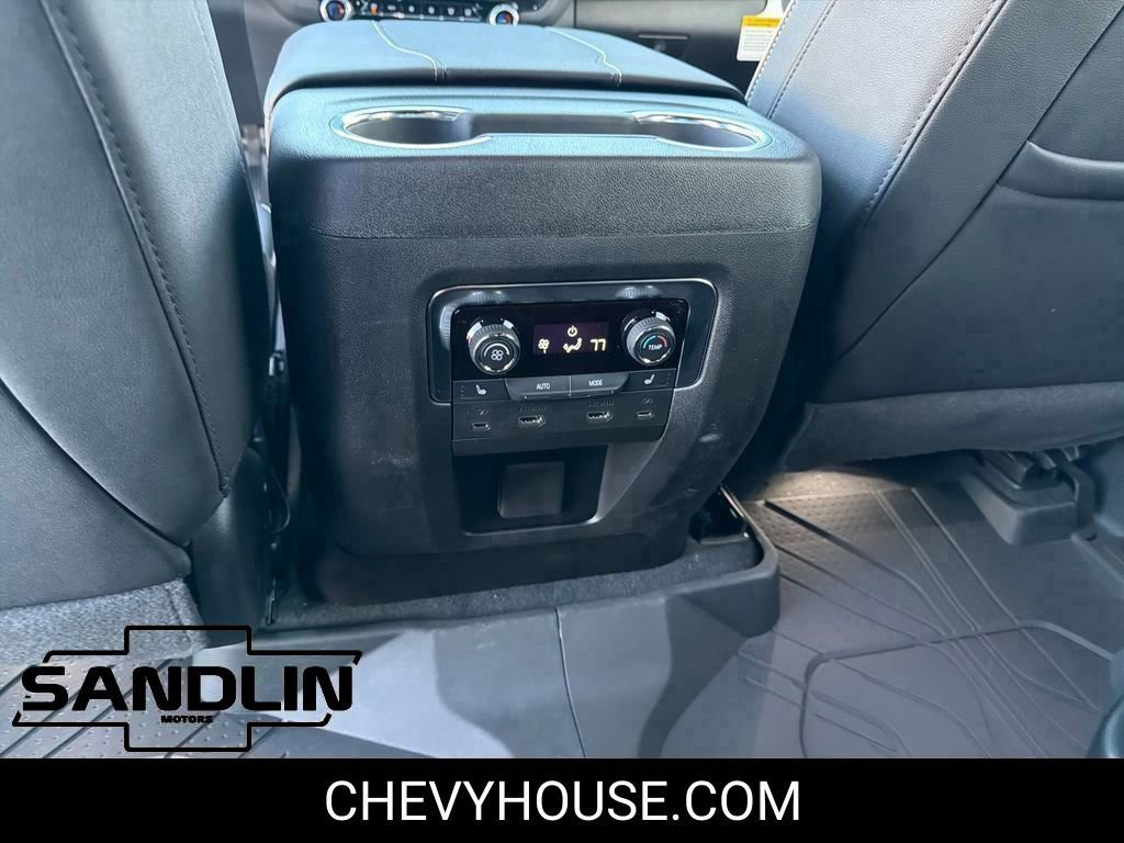 New 2026 Chevrolet Suburban Premier RWD image 33