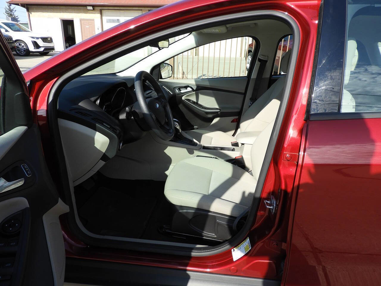 Used 2016 Ford Focus SE image 14