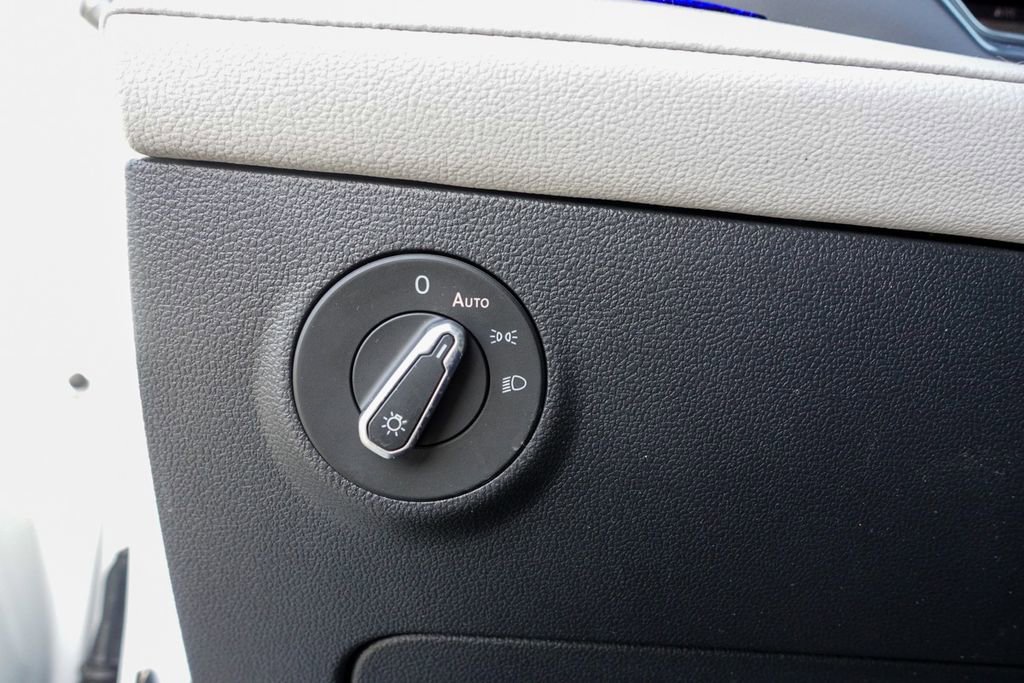 Certified 2025 Volkswagen Taos SEL image 16