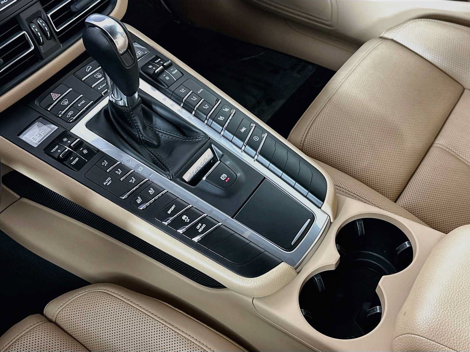 Certified 2021 Porsche Macan AWD/4WD image 20
