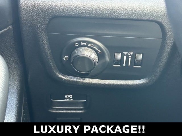 Used 2022 Jeep Grand Cherokee L Laredo w/ Luxury Tech Group I image 21