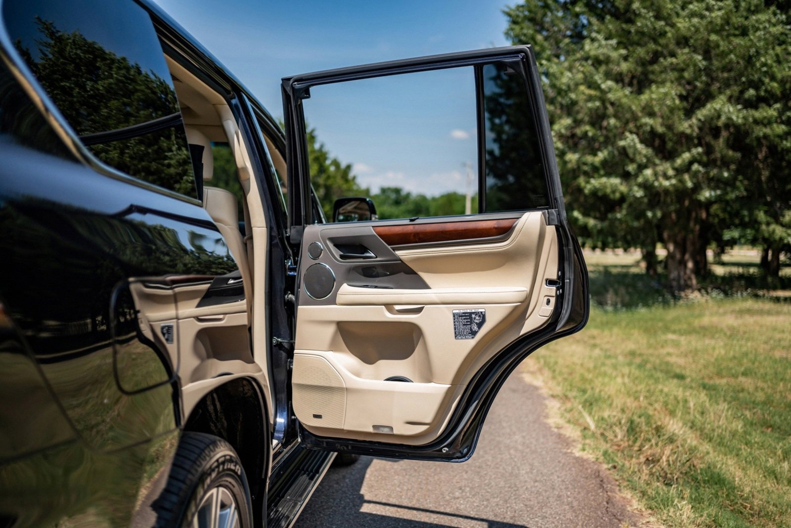 Used 2017 Lexus LX 570 4WD w/ Luxury Package image 42