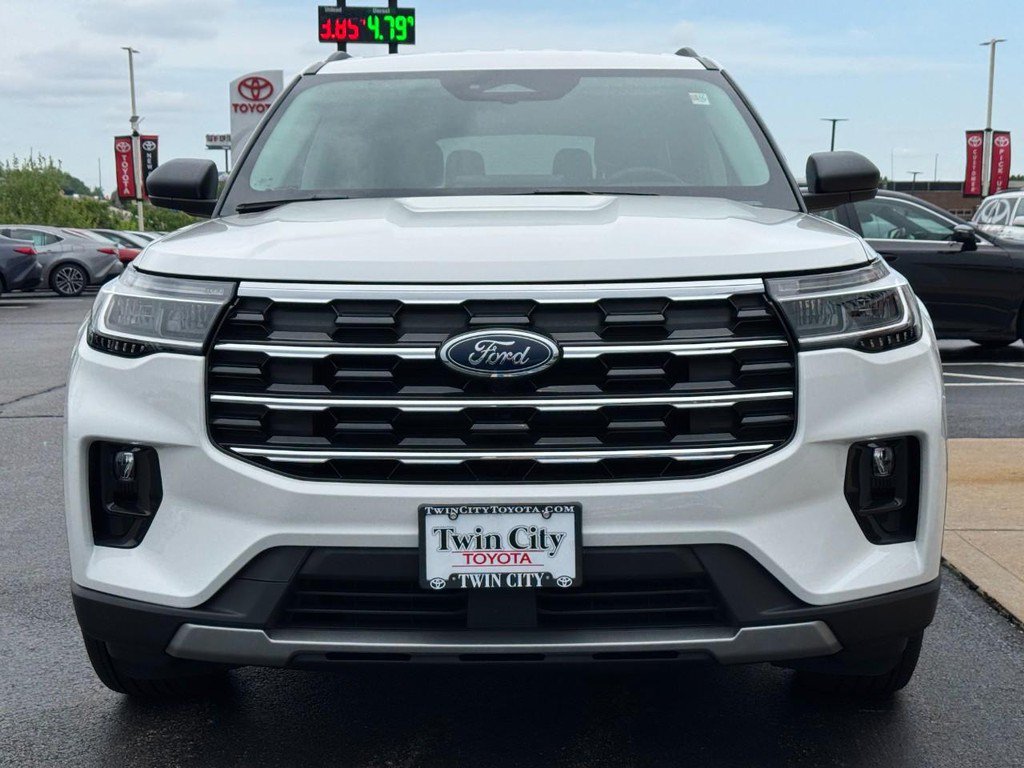 Used 2025 Ford Explorer Active w/ Active Comfort Package AWD/4WD image 9