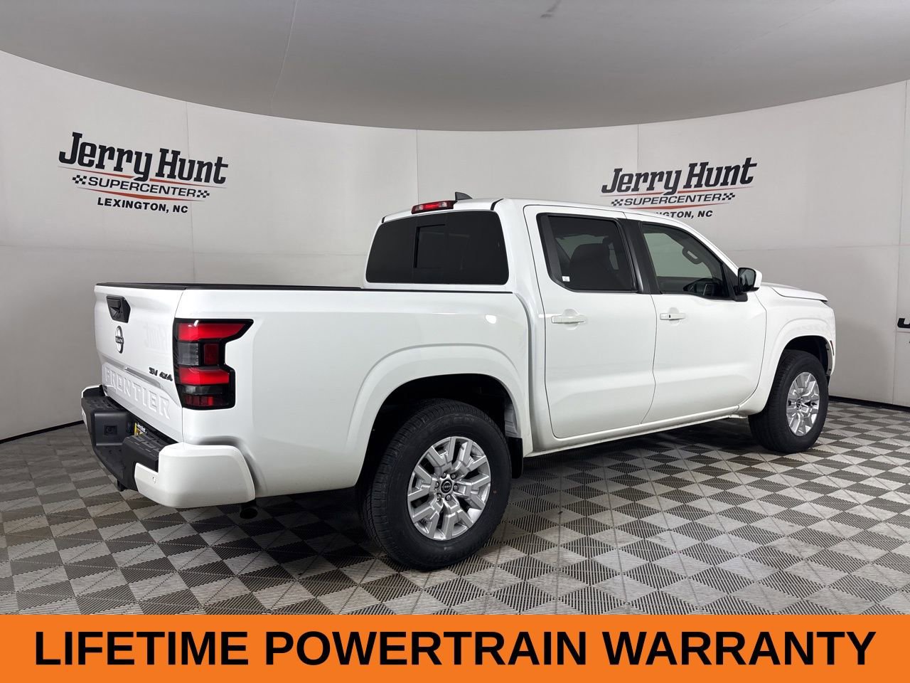 Used 2024 Nissan Frontier SV w/ SV Convenience Package image 5