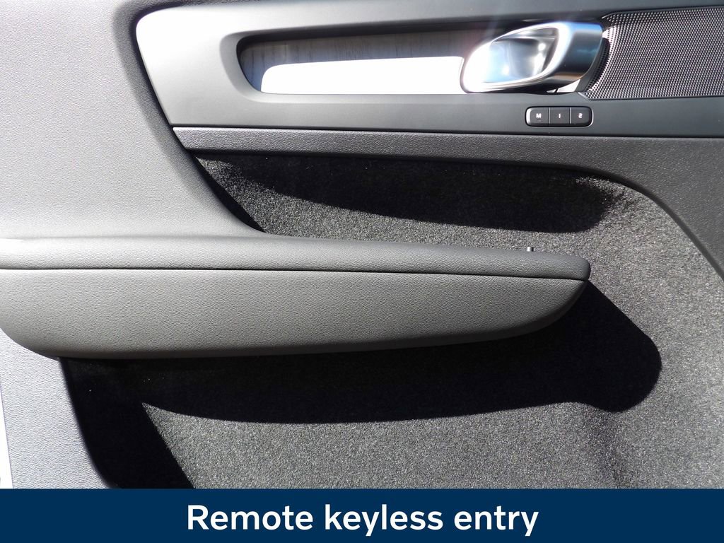 New 2026 Volvo XC40 B4 Core w/ Climate Package image 7