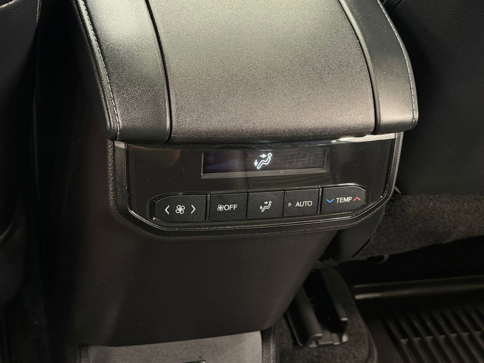 Used 2023 Toyota Highlander XSE AWD/4WD image 24