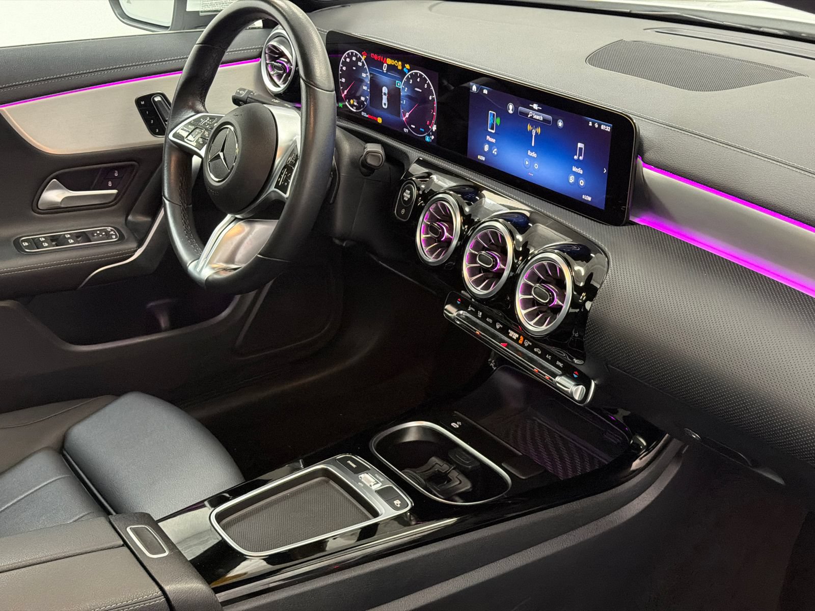 Used 2025 Mercedes-Benz CLA 250 image 8
