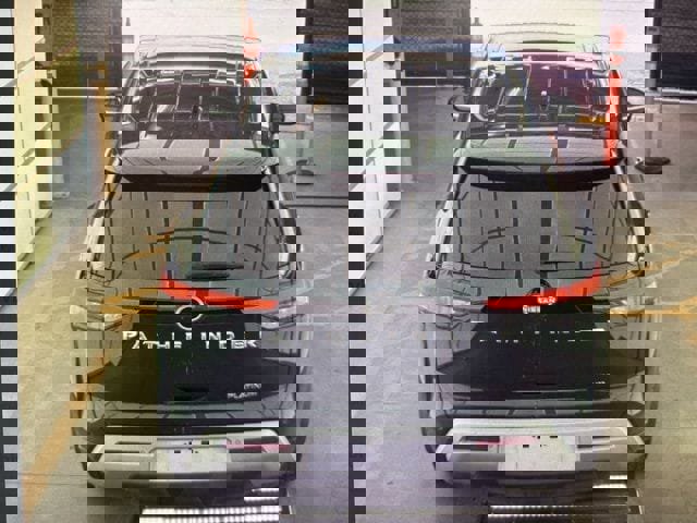 Used 2022 Nissan Pathfinder Platinum w/ Cargo Package image 5