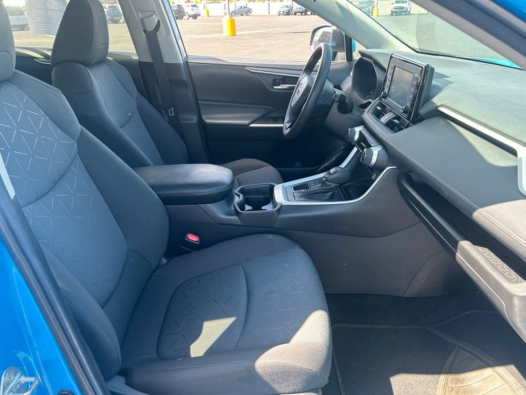 Used 2021 Toyota RAV4 XLE AWD/4WD image 33